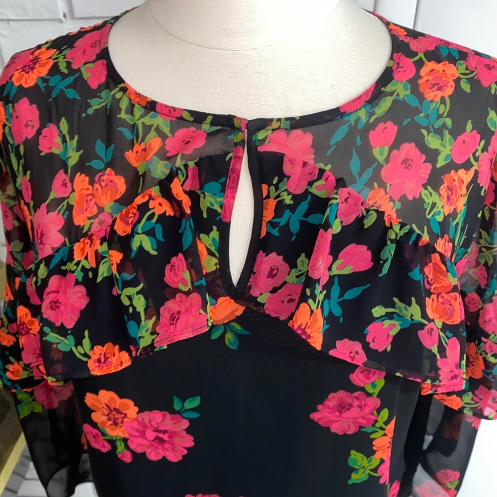 Express Ruffle Floral Top - Picture 3 of 6